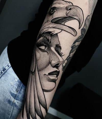 tatuaje aguila mujer