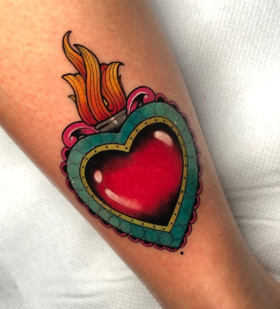 tatuaje fuego neotradicional