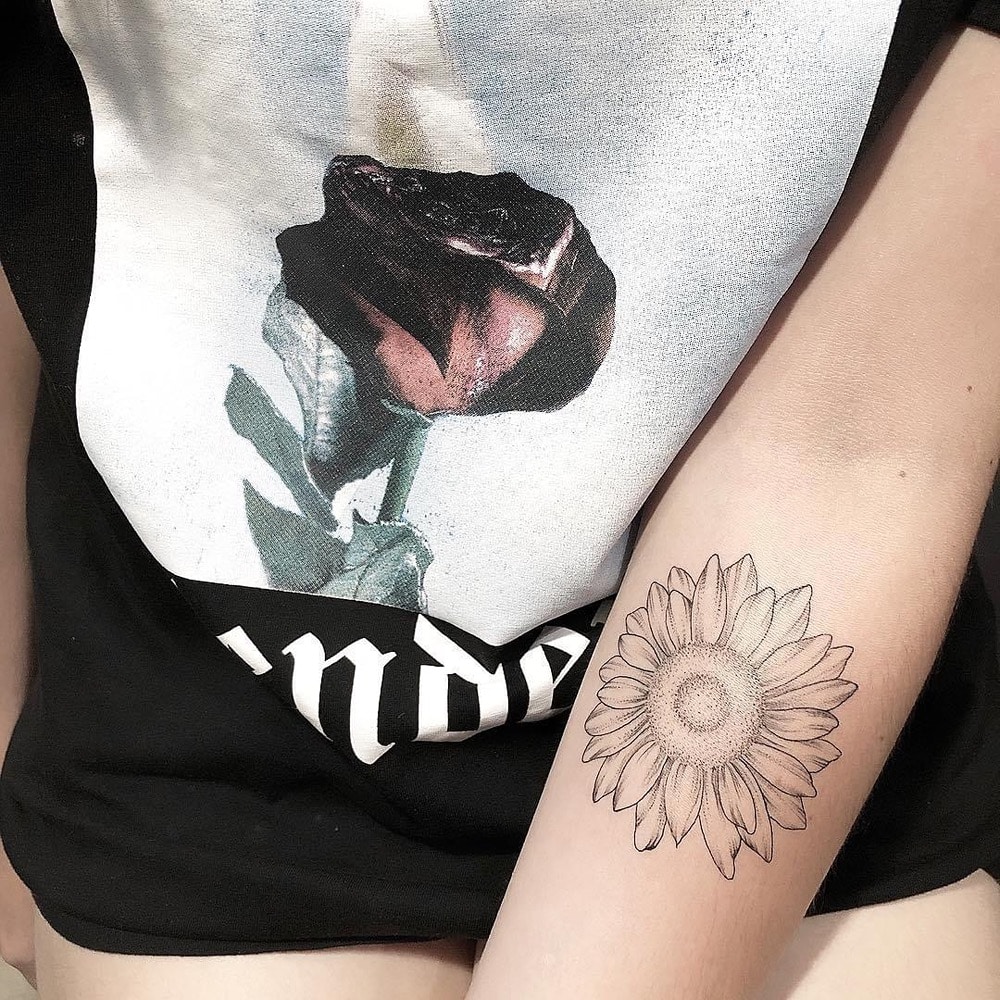 tatuaje girasol flor
