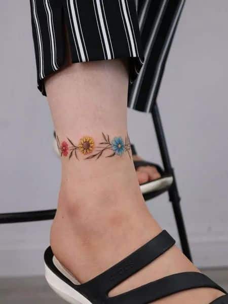 tatuaje girasol tobillera