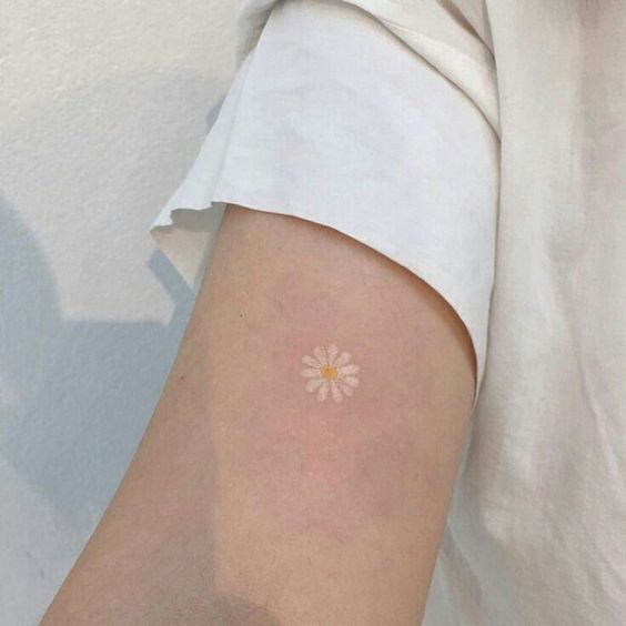 tatuaje margarita sin línea