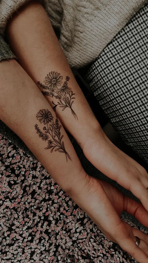 tatuaje margarita pareja