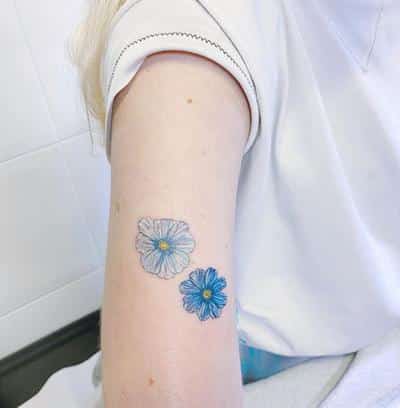 tatuaje margarita azul