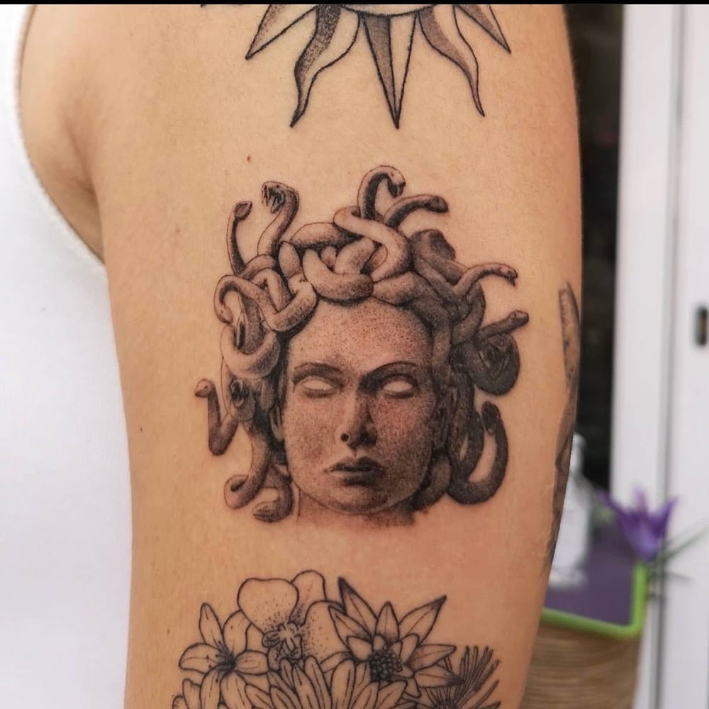 tatuaje medusa realista