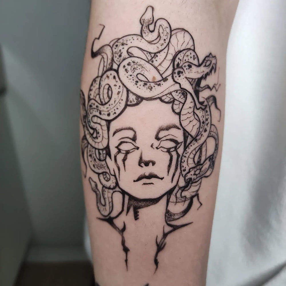 tatuaje medusa gotica