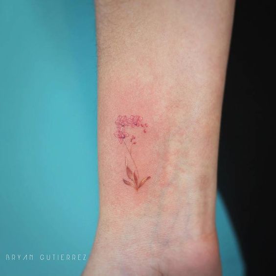 tatuaje orquidea mini