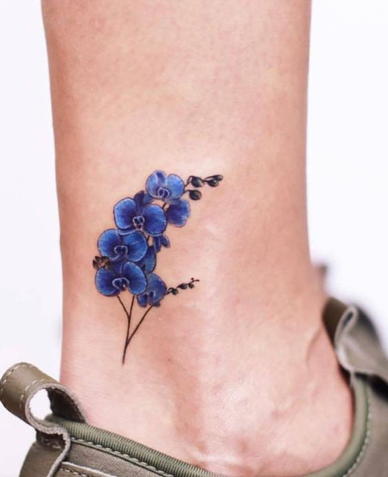 tatuaje orquidea azul