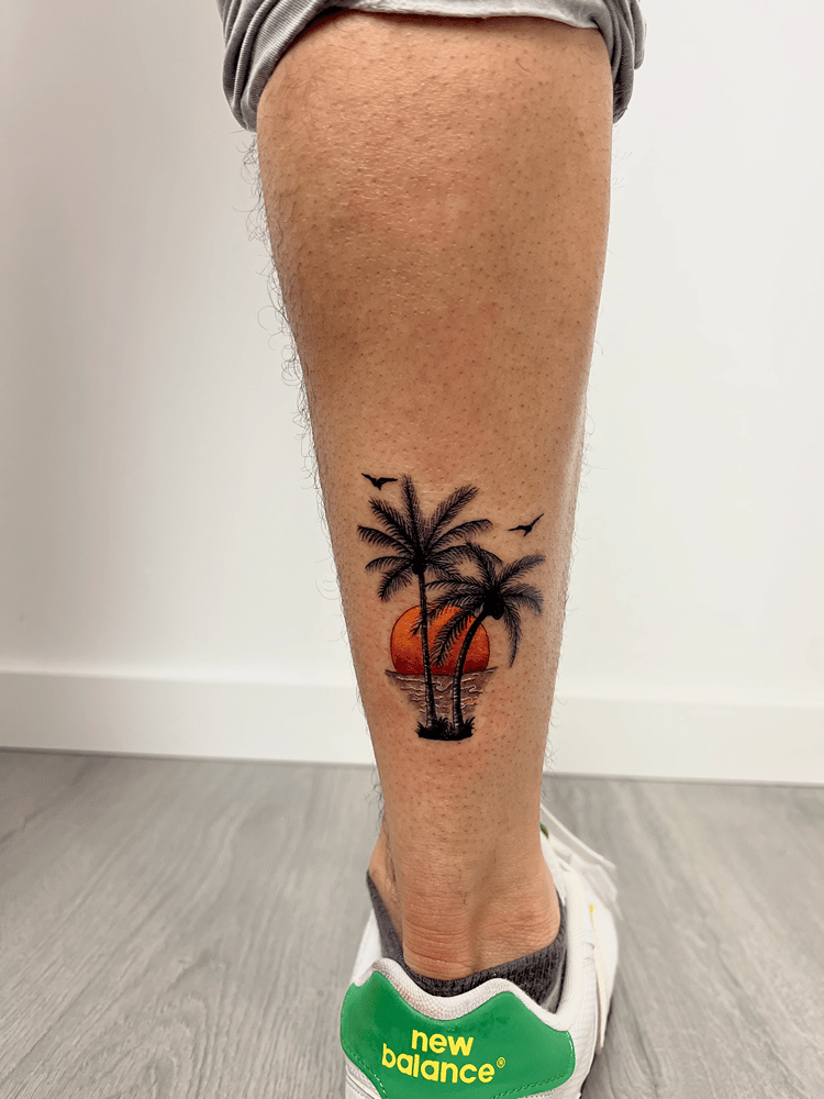 tatuaje palmera sol