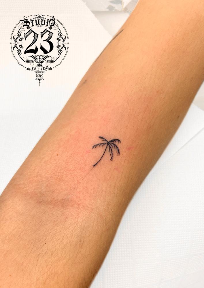 tatuaje palmera pequeño
