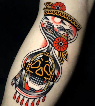 tatuaje palmera reloj de arena
