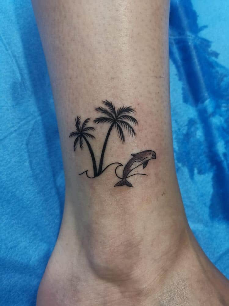 tatuaje palmera delfin