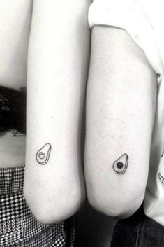 tatuajes aguacate amigas