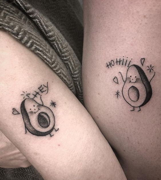 tatuajes aguacate amigas