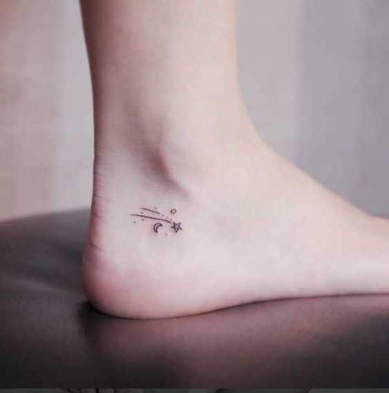 tatuajes con iniciales estrella