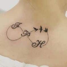 tatuajes con iniciales pájaros