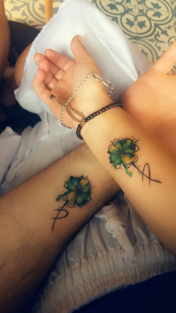 tatuajes con iniciales watercolor