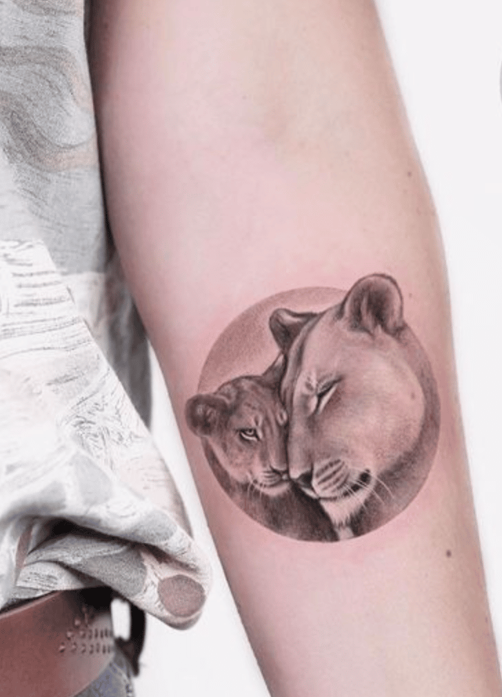 tatuaje león con hijo