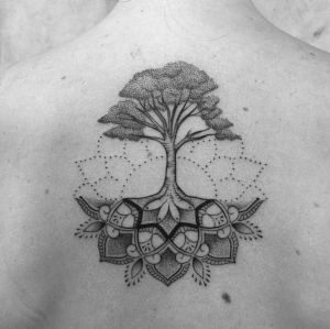 tatuaje árbol de la vida microrealista