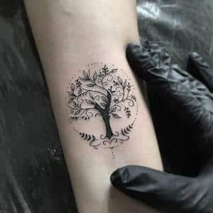 tatuaje árbol de la vida brazo