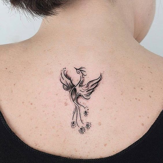 tatuaje ave fénix sencillo