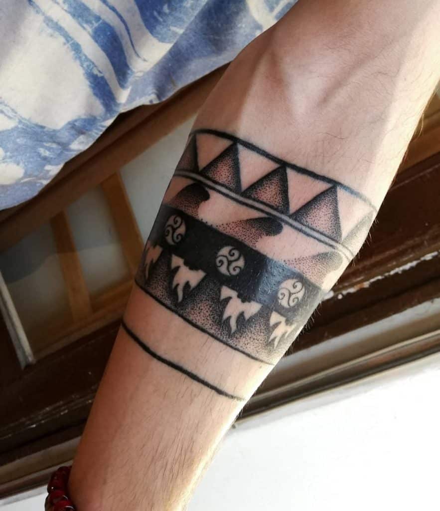 tatuaje brazalete brazo