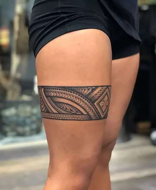 tatuaje brazalete pierna