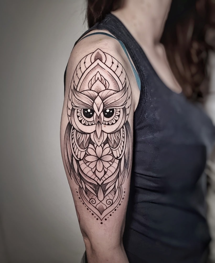 tatuaje búho ornamental