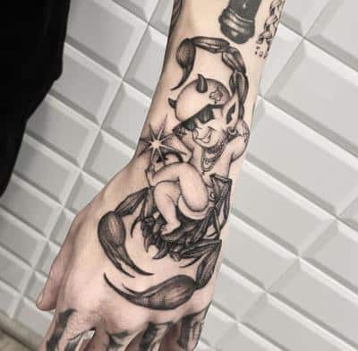 tatuaje escorpión demonio