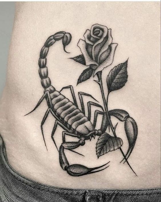 tatuaje escorpión rosa