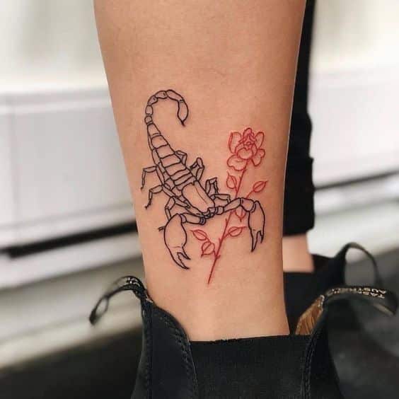tatuaje escorpión flor