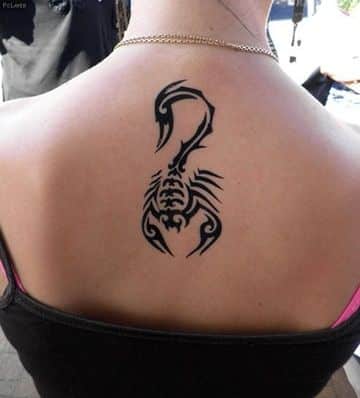 tatuaje escorpión neotribal
