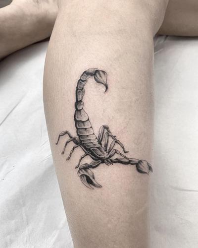 tatuaje escorpión microrealista