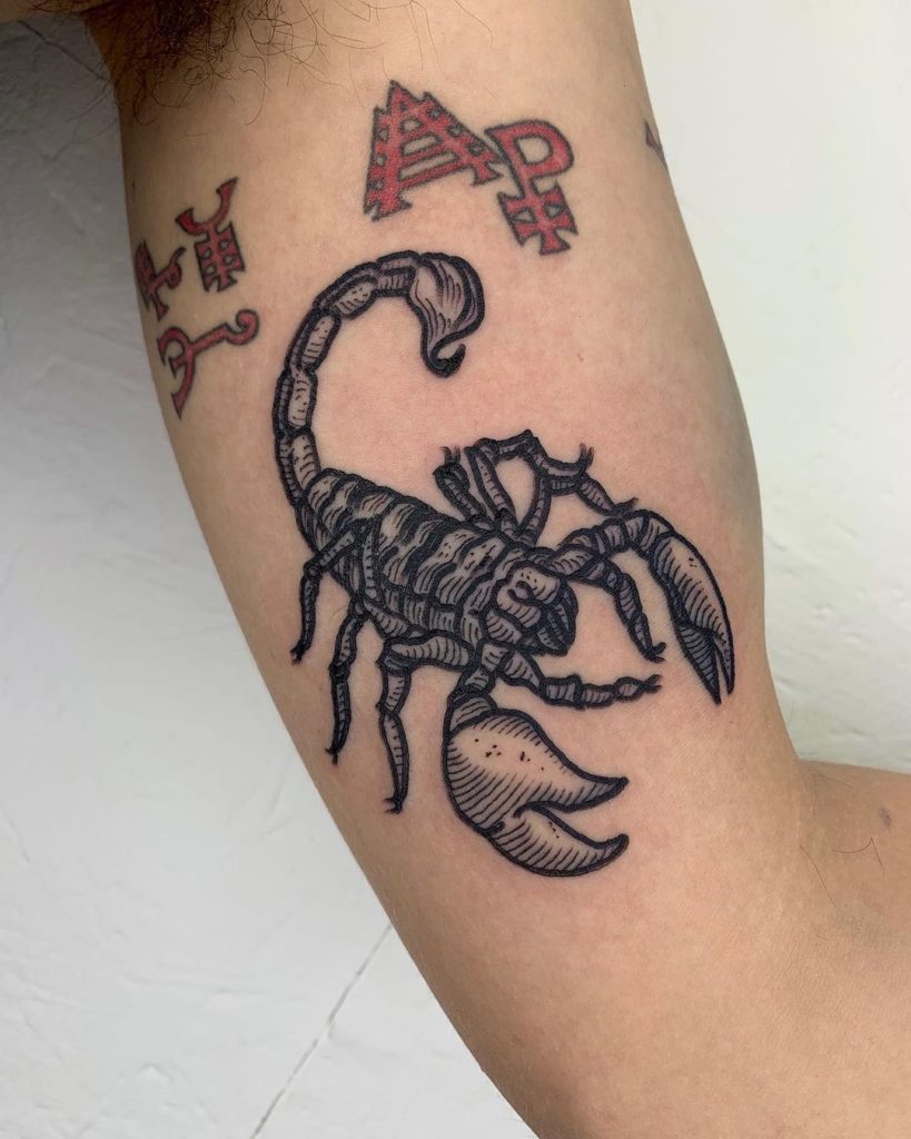 tatuaje escorpión tradicional