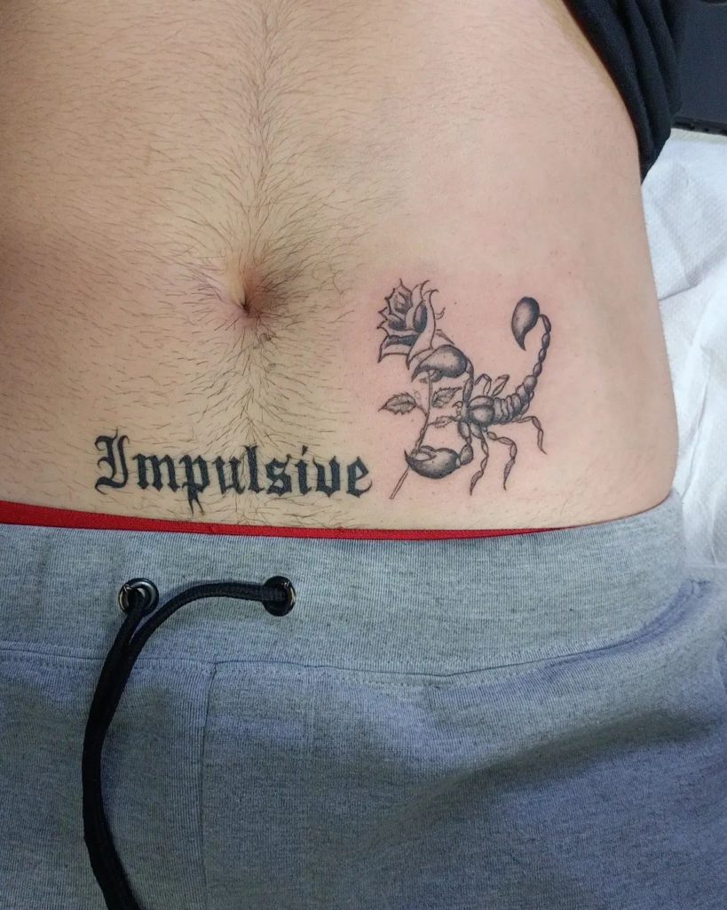 tatuaje escorpión ombligo