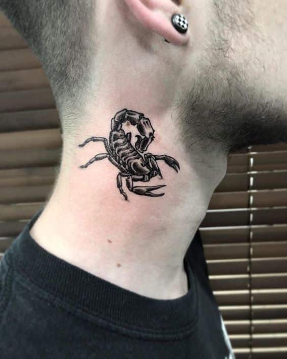 tatuaje escorpión pequeño