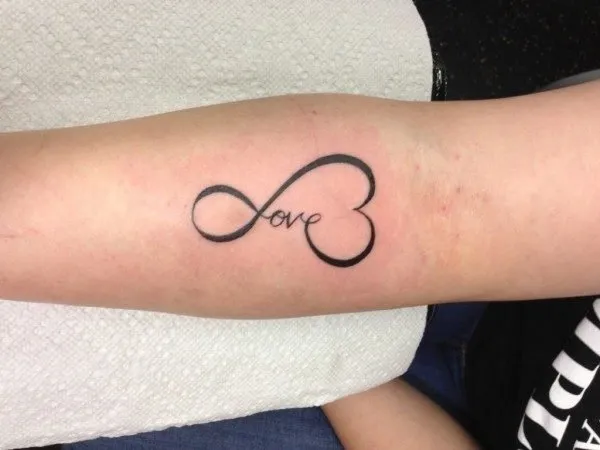 tatuaje infinito love