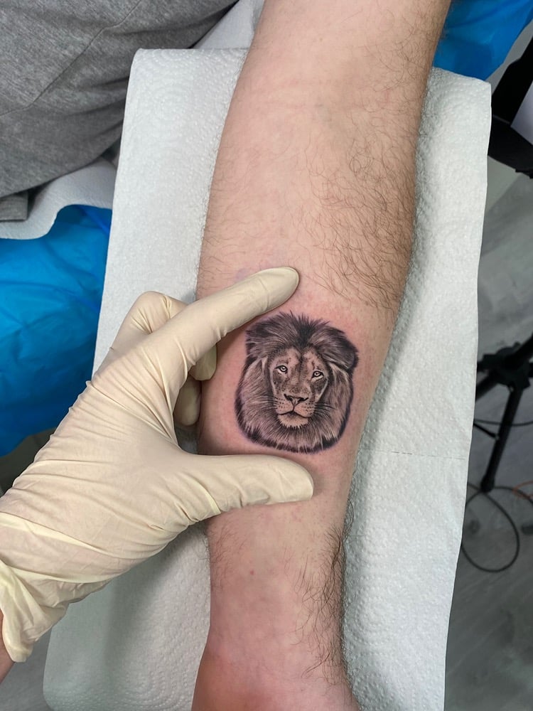 tatuaje león pequeño