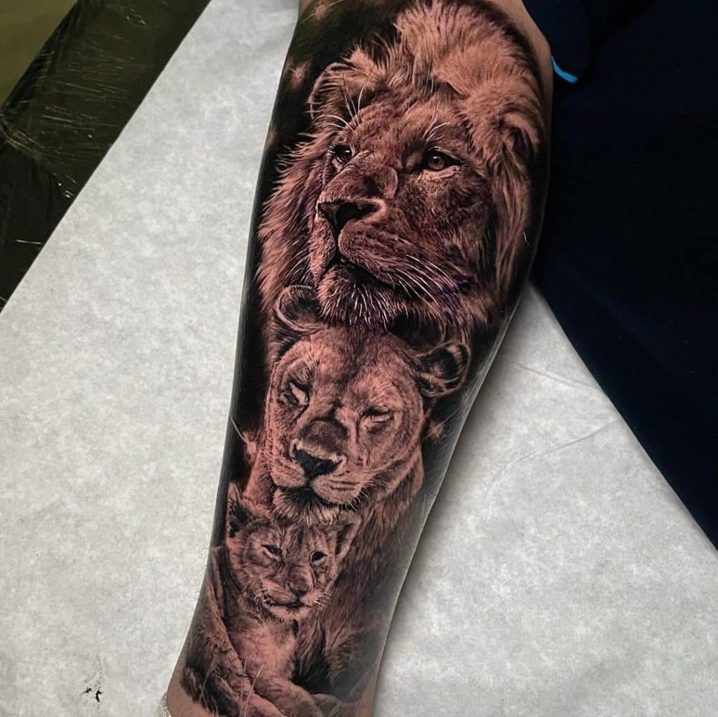 tatuaje león familia