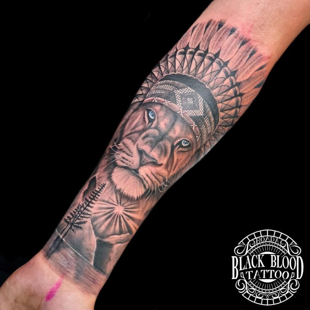 tatuaje león indio