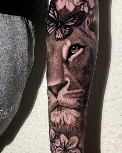 tatuaje león manga