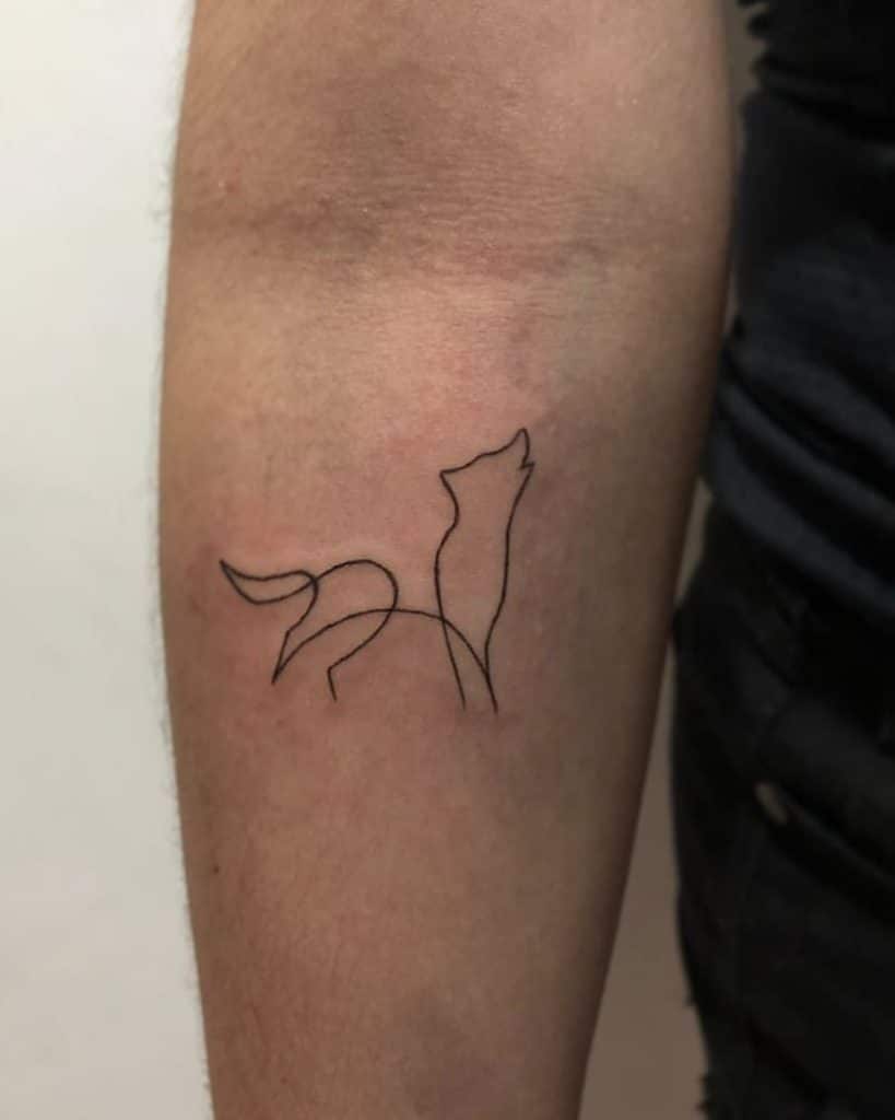 tatuaje lobo minimalista
