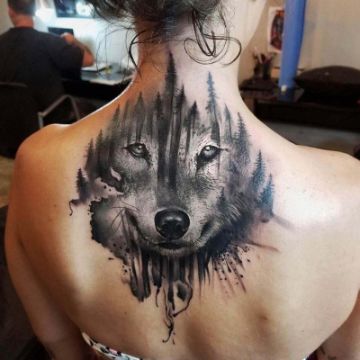 tatuaje lobo espalda