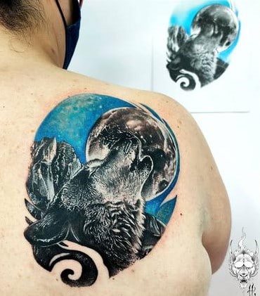 tatuaje lobo hombro