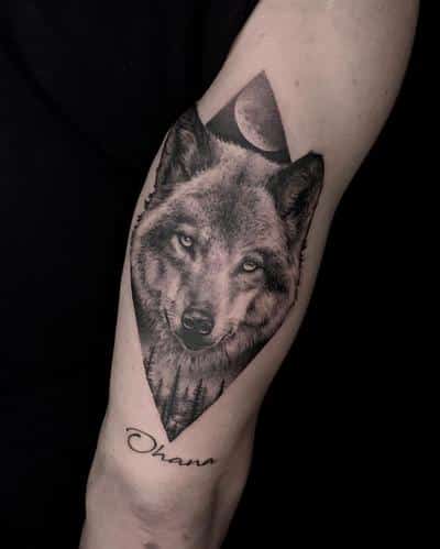 tatuaje lobo y luna