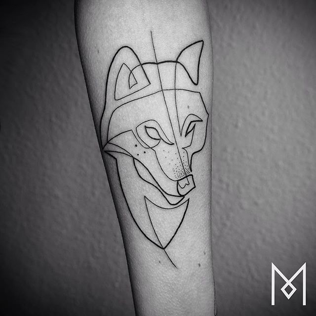 tatuaje lobo lineal
