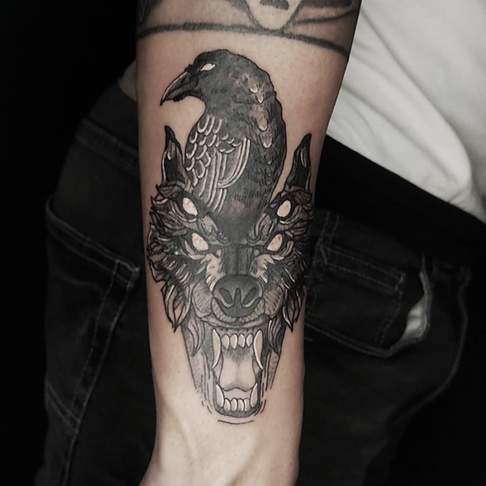 tatuaje lobo antebrazo