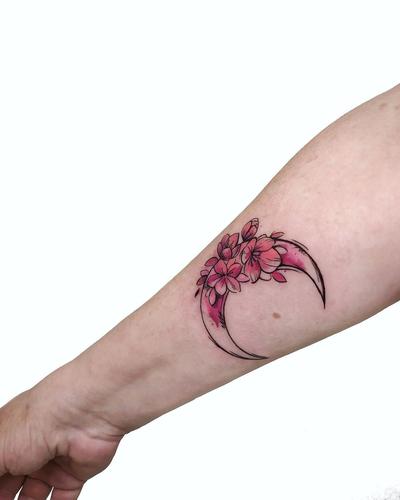 tatuaje luna flores