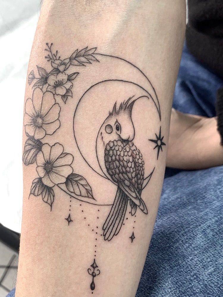 tatuaje luna pájaro