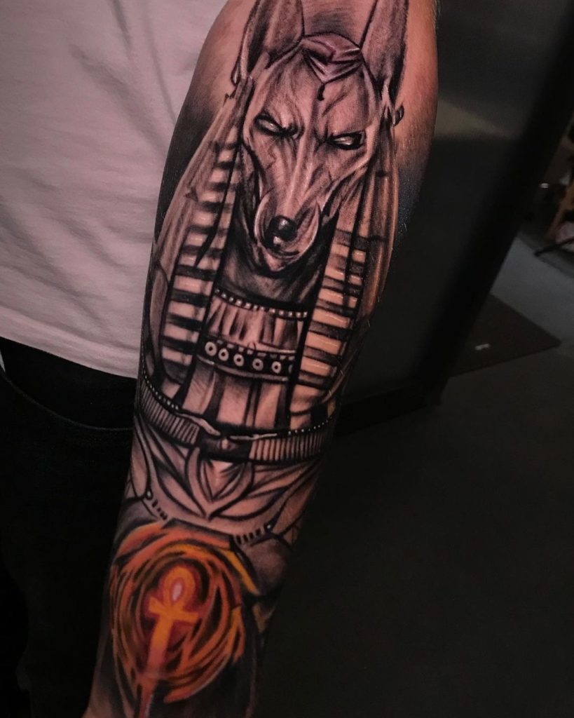 tatuaje perro dios egipcio