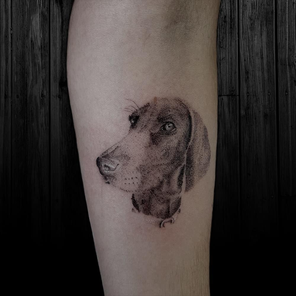 tatuaje perro brazo